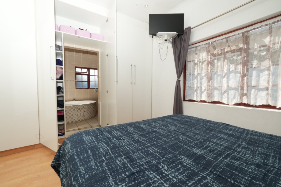 4 Bedroom Property for Sale in Wynberg Western Cape